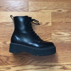 Steve Madden Platform Lace Up Ankle Combat Boot